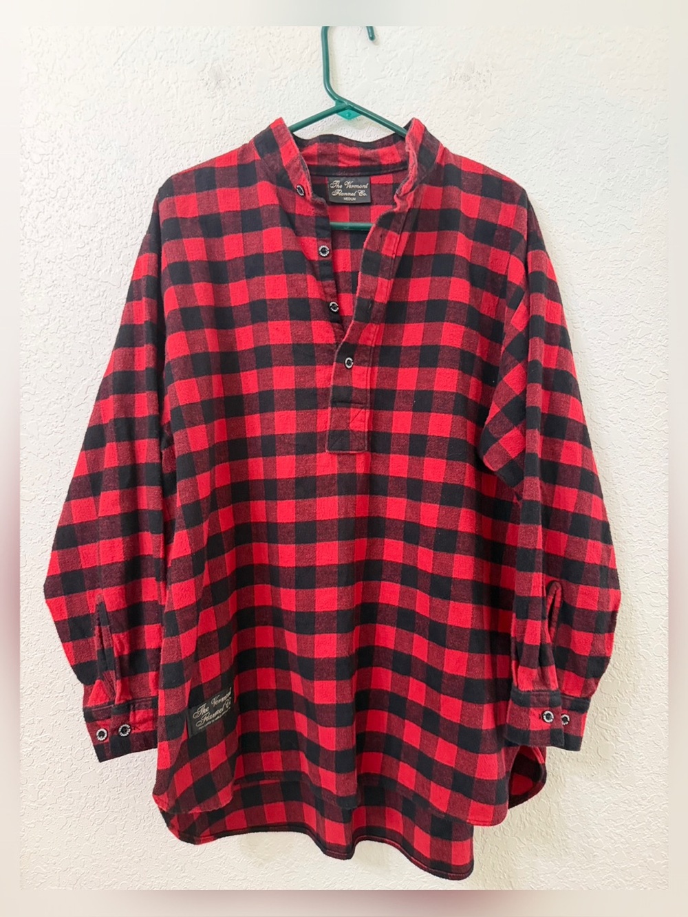 Vermont Flannel Company Henley Flannel Shirt in Red Buffalo Plaid - M